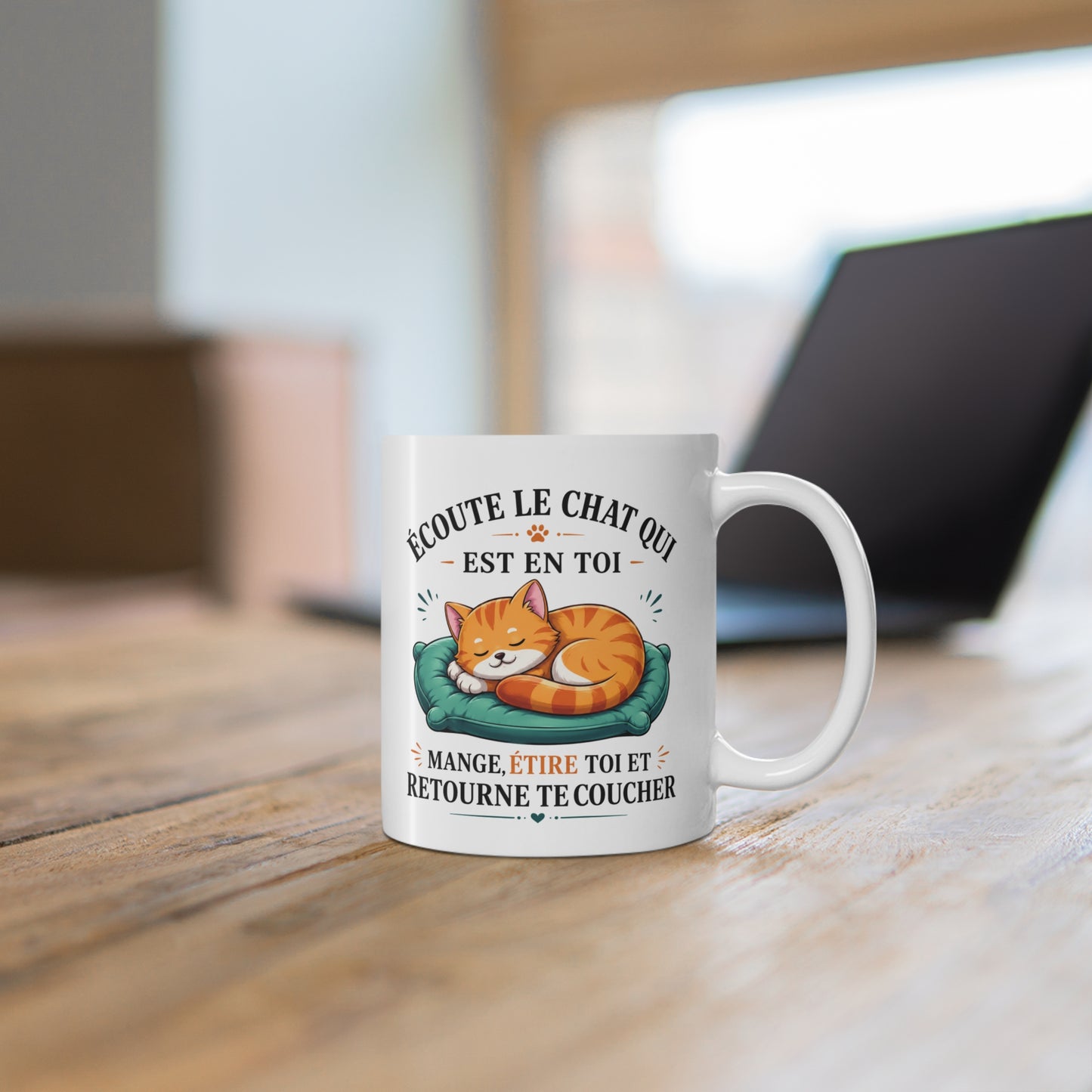 Tasse Écoute Le Chat Qui Est En Toi – Mug Humour Chat Dormeur et Paresseux – Cadeau Homme Femme 325ml