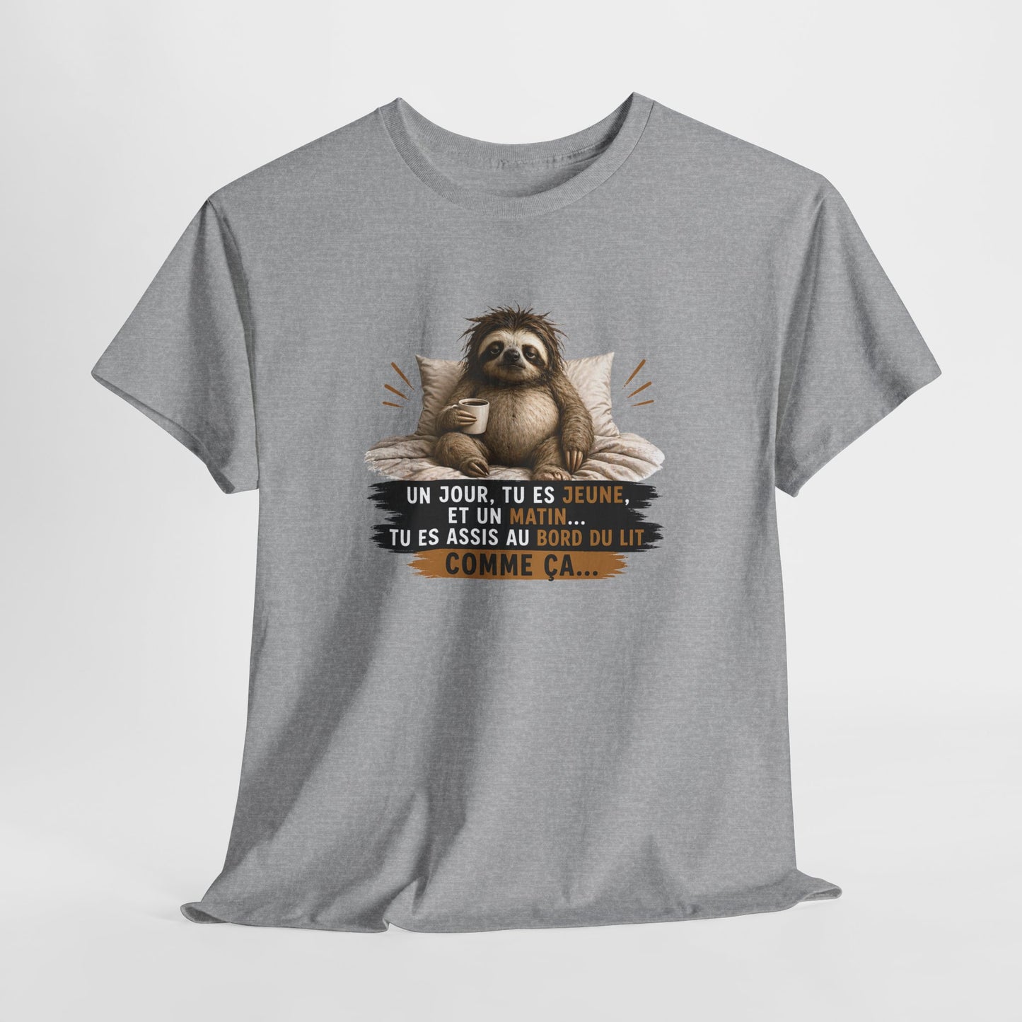 T-Shirt Humour Vieillesse Un Jour Tu Es Jeune Et Un Matin Tu Es Assis Comme Ça – Tee Shirt Paresseux Fatigue Réveil Matin Cadeau Homme Femme