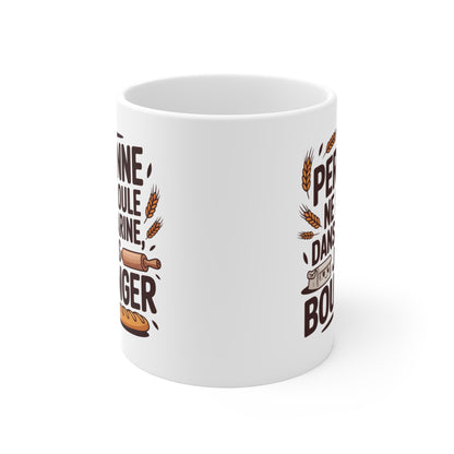 Tasse Humour Boulanger 325ml – Mug Céramique “Personne ne me roule dans la farine” – Cadeau Drôle Artisan Pâtisserie