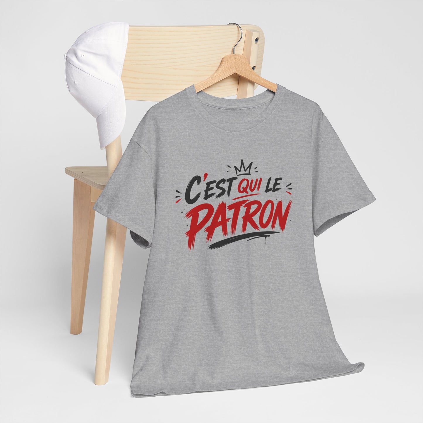 T-Shirt Homme C’est Qui Le Patron – Tee Shirt Humour Boss Rouge Blanc – Cadeau Homme Drôle
