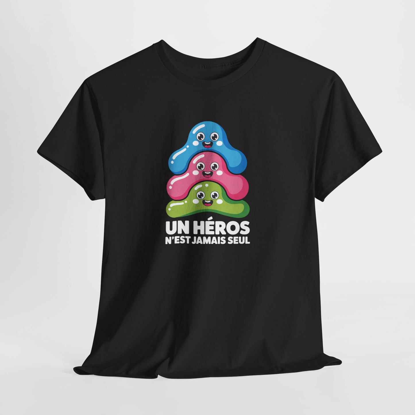 T-Shirt Mignon Kawaii Homme Femme – Tee Shirt Héros Jamais Seul – Cadeau Cute Fun Noir Blanc Gris