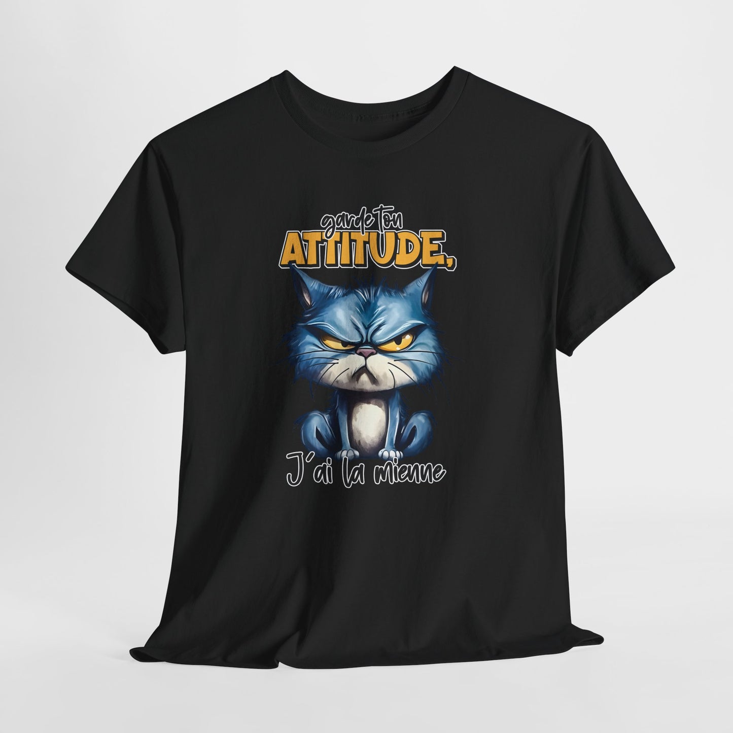 Tee Shirt Garde Ton Attitude J’Ai La Mienne – T-Shirt Chat Humour Drôle – Cadeau Homme Femme Amateur de Chats