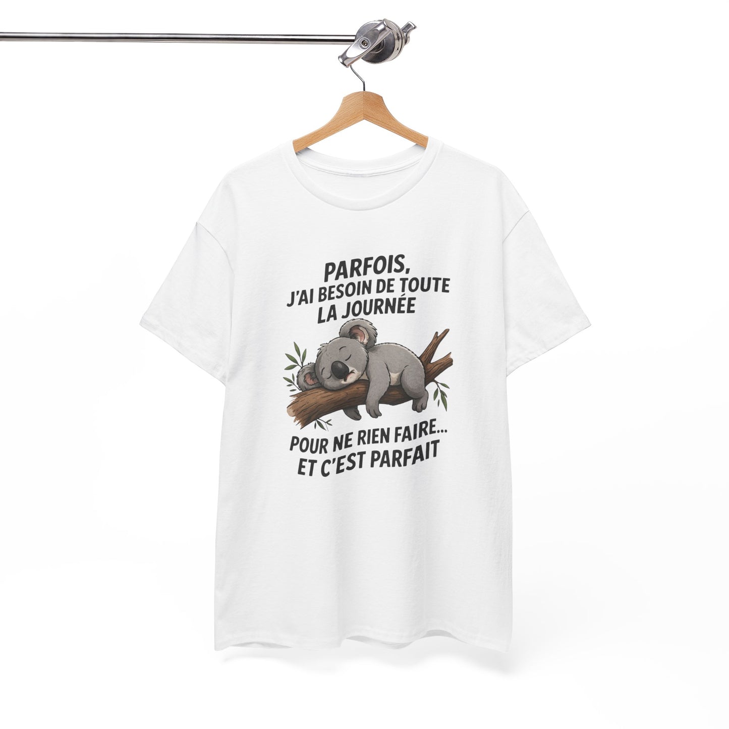 T-Shirt Humour Koala Dormeur – Besoin de Toute la Journée pour Ne Rien Faire – Tee Shirt Détente Drôle