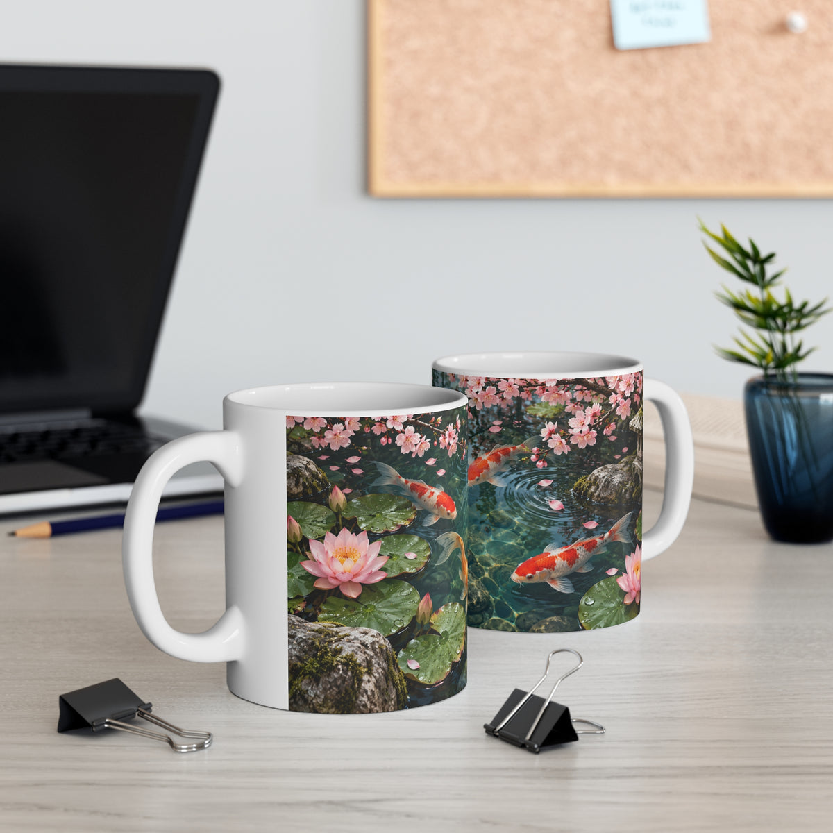 Mug Carpes Koï dans un Jardin Japonais – Tasse Bassin Zen avec Fleurs de Cerisier et Lotus – Cadeau Original Amoureux du Japon