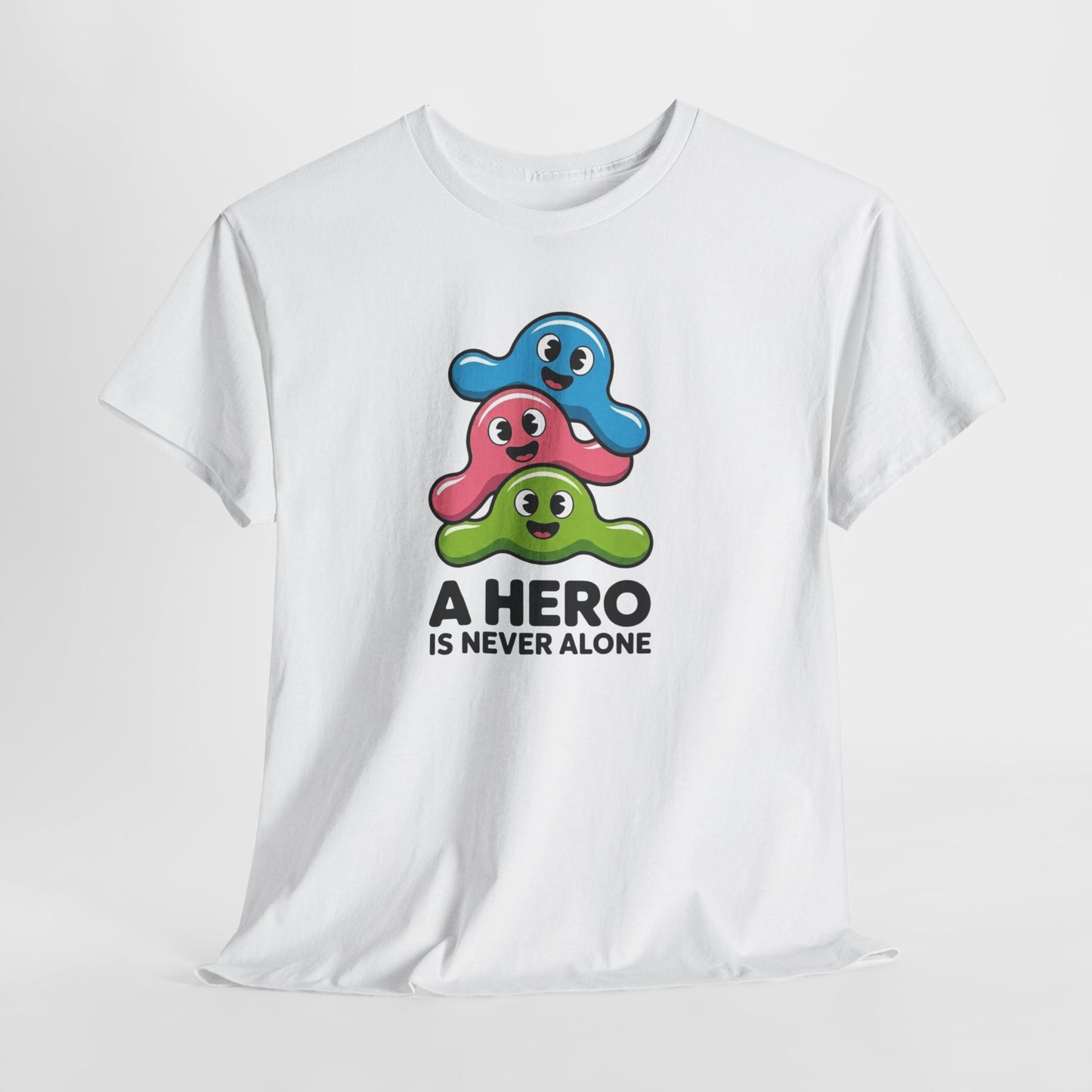 T-Shirt Kawaii Homme Femme – Tee Shirt Cute Hero Never Alone – Cadeau Mignon Positif Noir Blanc Gris