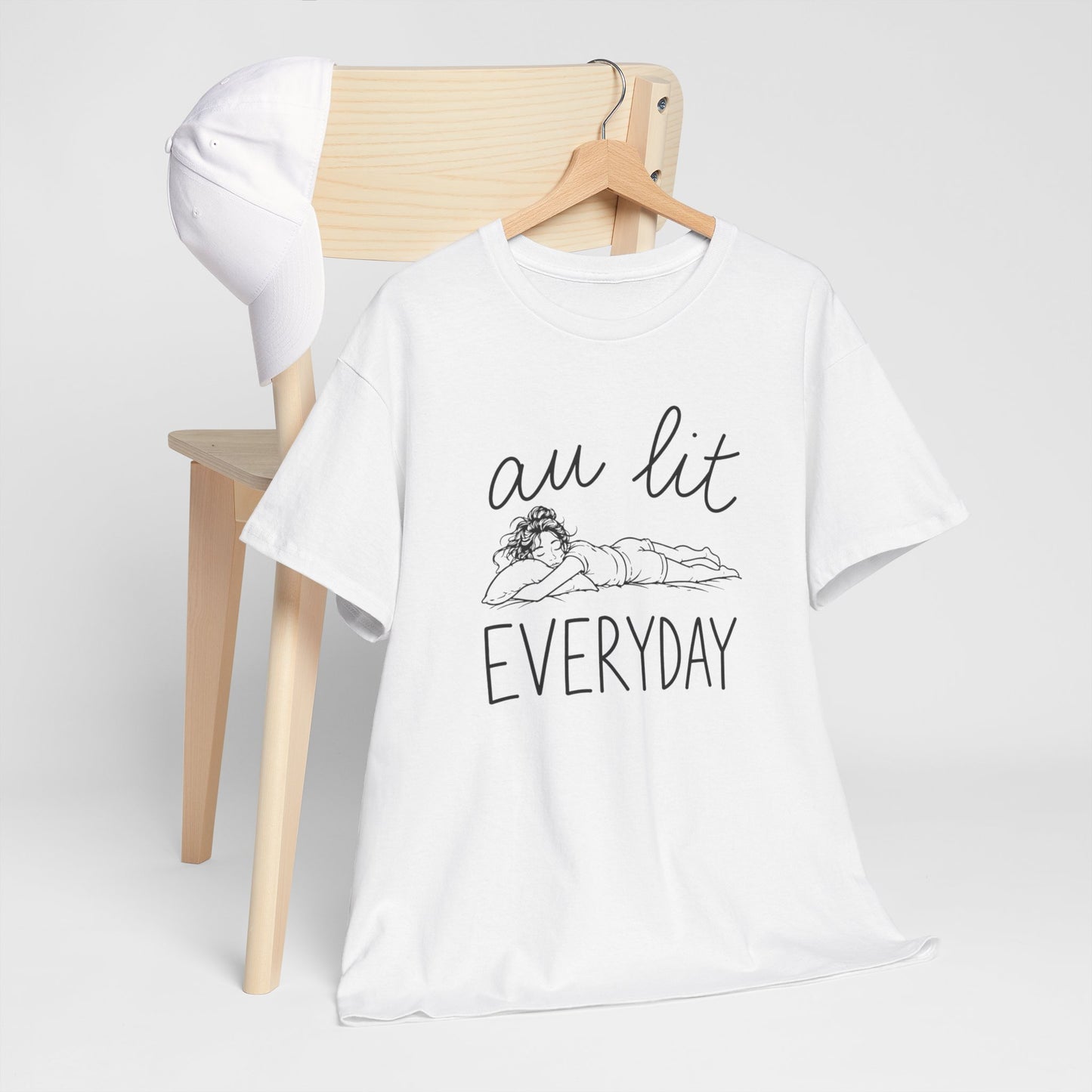 T-Shirt Femme Au Lit Everyday – Tee Shirt Femme Humour Dormir Tous Les Jours – T-Shirt Relax Chill Détente Cadeau Femme