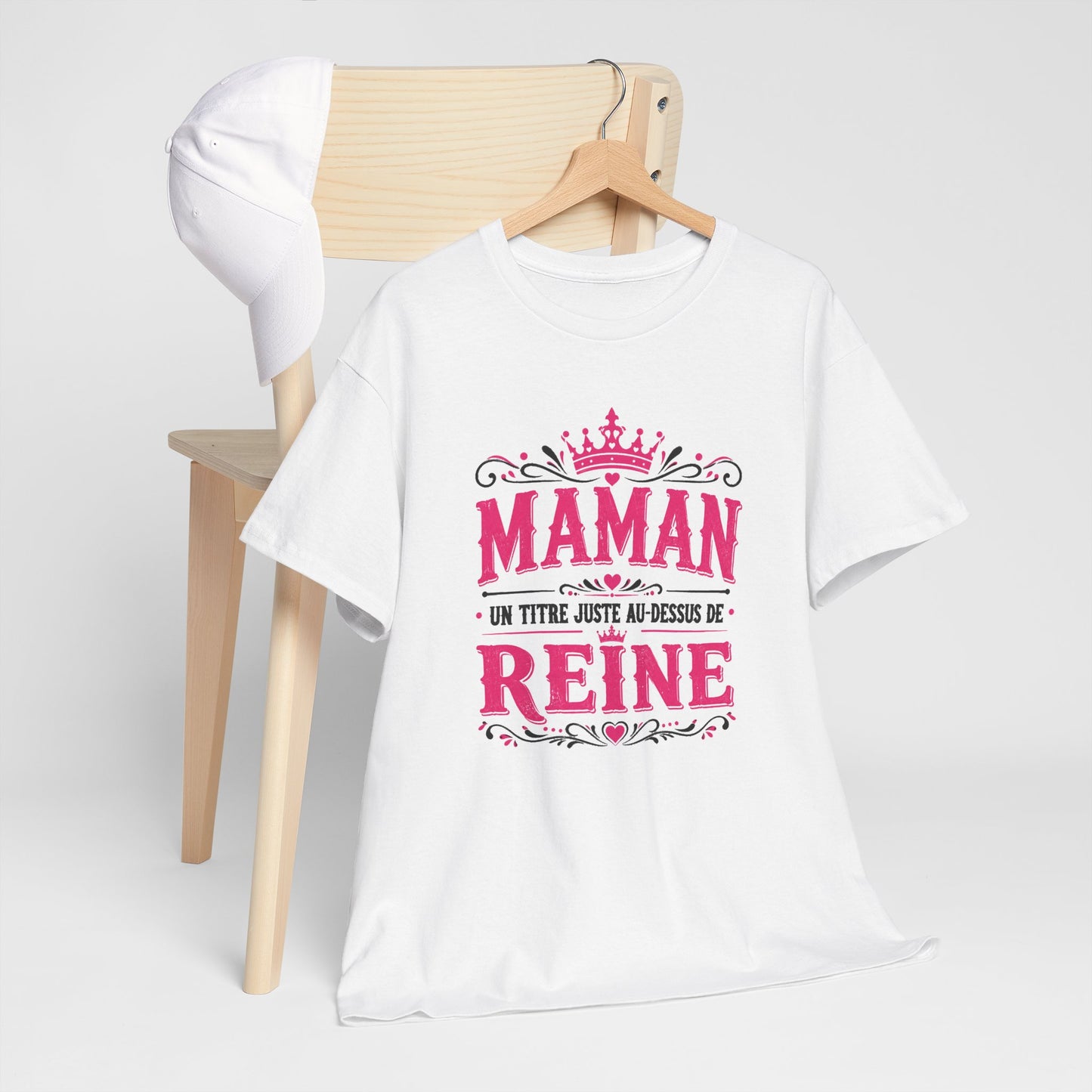 Tee Shirt Femme Maman Reine Mère Humour Famille Couronne Idée Cadeau Fête des Mères Anniversaire