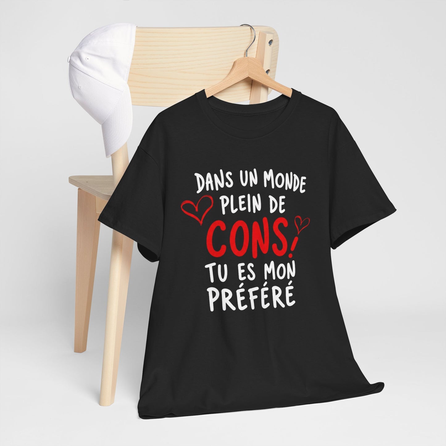 Tee-Shirt Dans Un Monde Plein De Cons Tu Es Mon Préféré Homme – Cadeau Humour Couple Saint-Valentin Anniversaire
