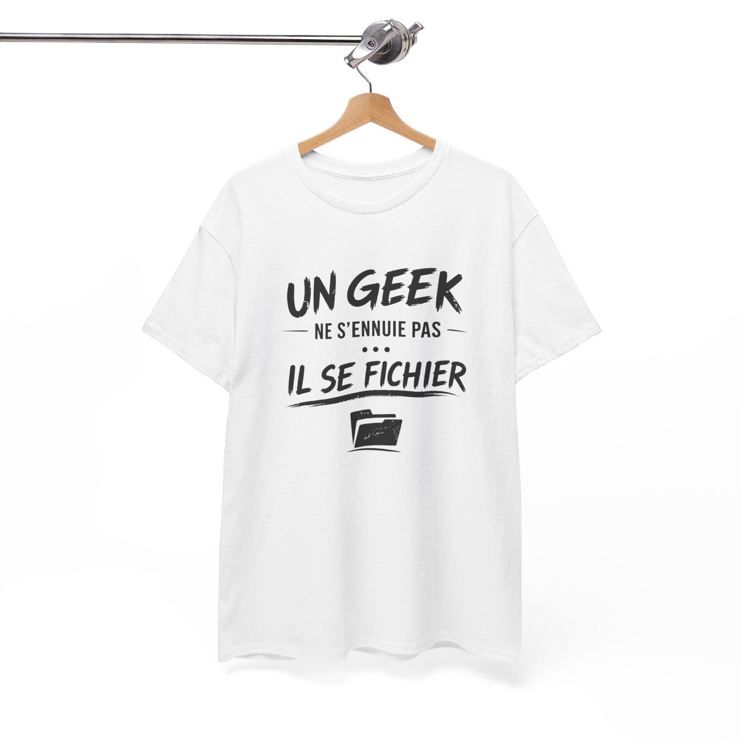 T-Shirt Geek Humour Homme Femme – Un Geek Ne S’Ennuie Pas Il Se Fichier – Tee Shirt Informatique Drôle Gamer Développeur
