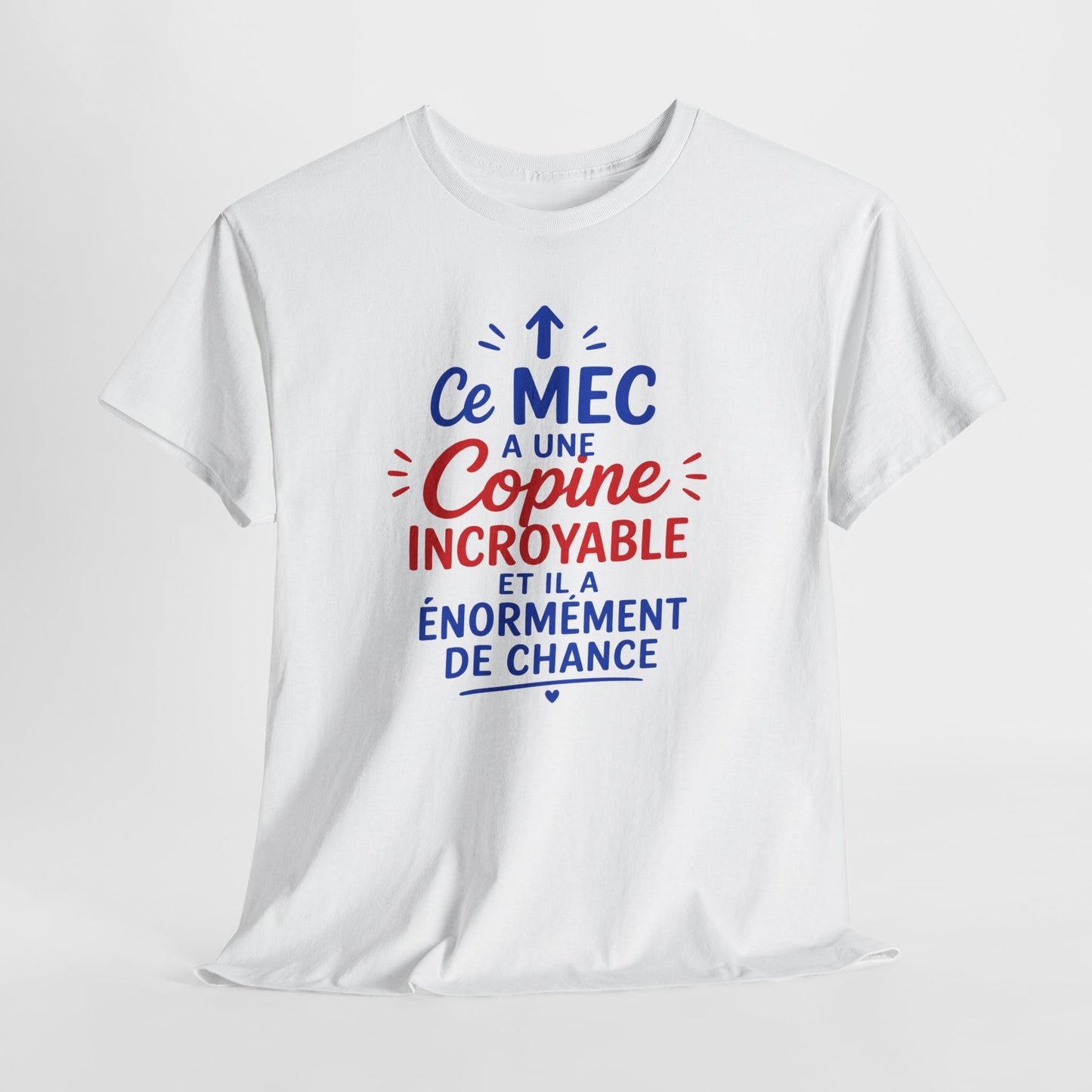 Tee-Shirt Humour Couple Homme – Ce Mec A Une Copine Incroyable  – Cadeau Petit Ami Homme Adulte