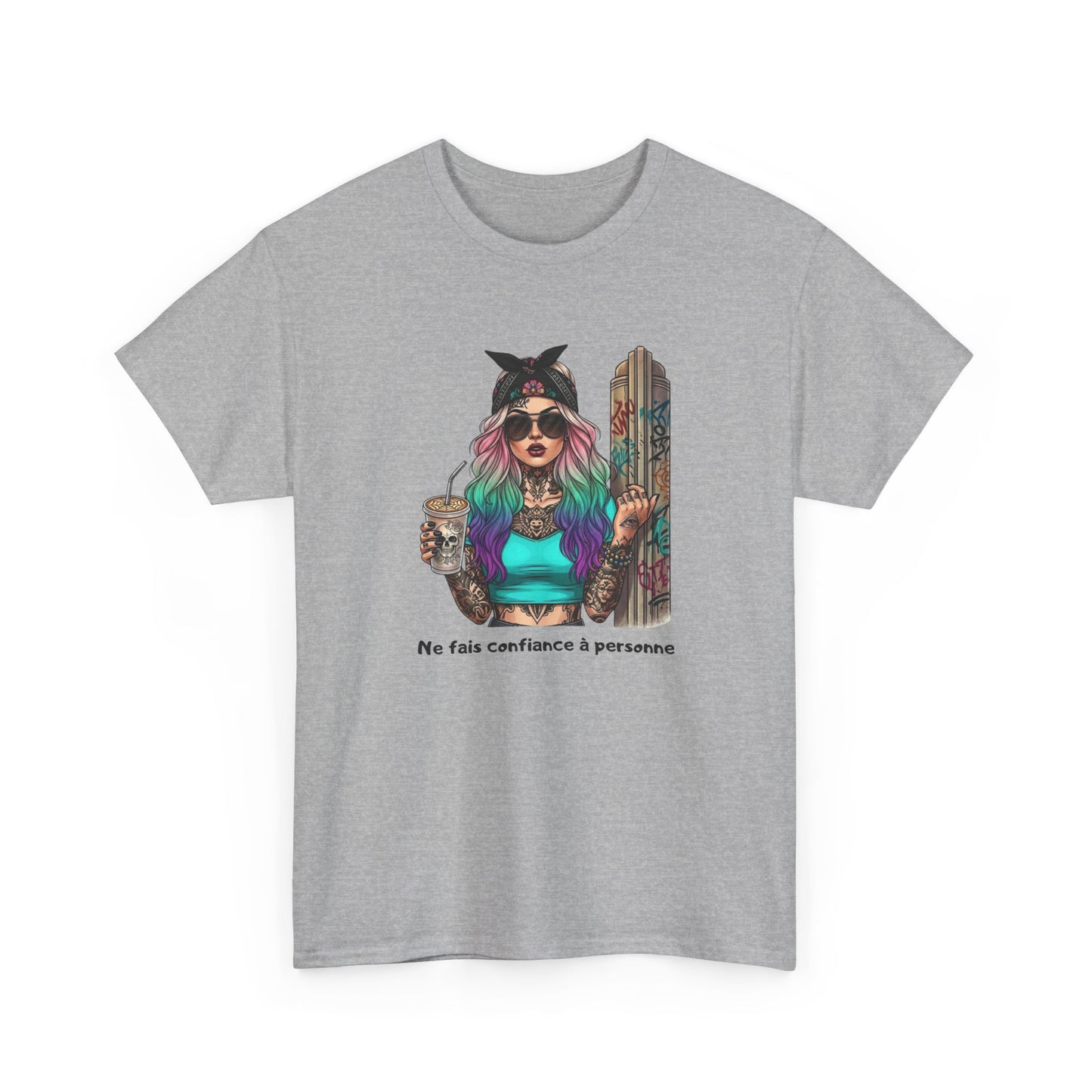T-Shirt Femme Rebelle Tattoo – Ne Fais Confiance à Personne – Style Street Art Girl Colorée