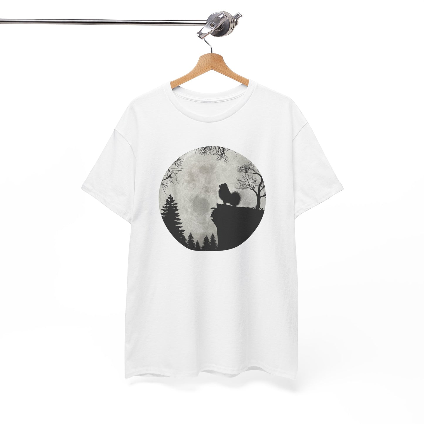 Tee-Shirt Spitz Nain Homme et Femme – Chien Silhouette Pleine Lune Forêt – Cadeau Original Amoureux des Chiens et Nature