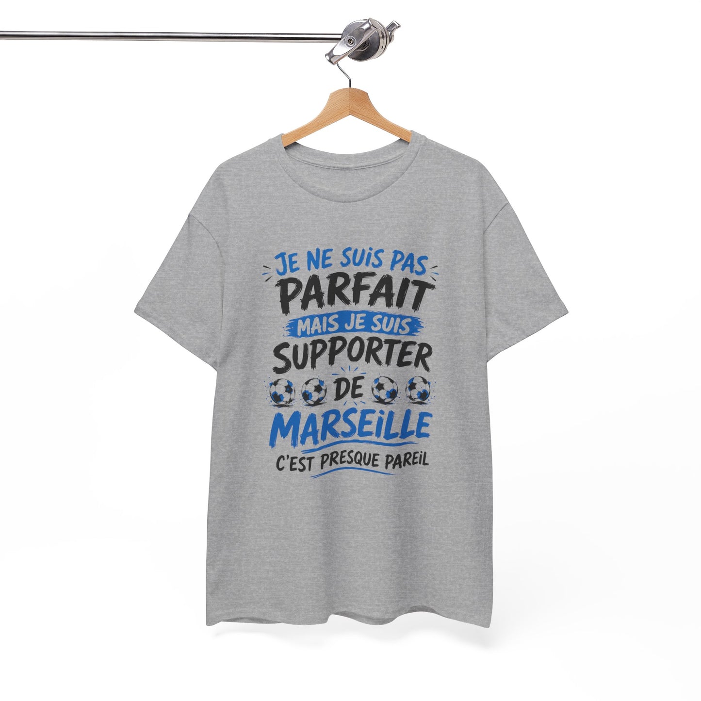 T-Shirt Je Ne Suis Pas Parfait Mais Je Suis Supporter De Marseille – Tee Shirt Humour Football – Cadeau Homme Femme
