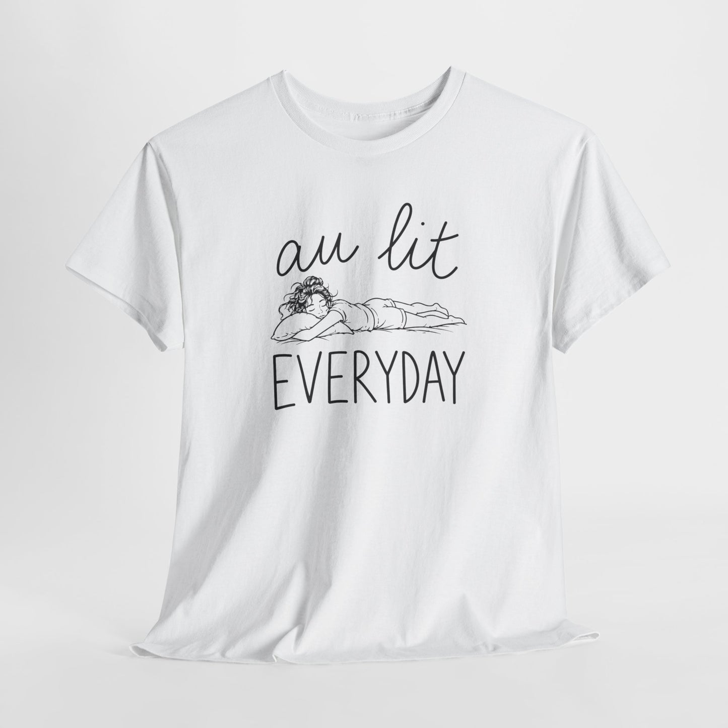 T-Shirt Femme Au Lit Everyday – Tee Shirt Femme Humour Dormir Tous Les Jours – T-Shirt Relax Chill Détente Cadeau Femme