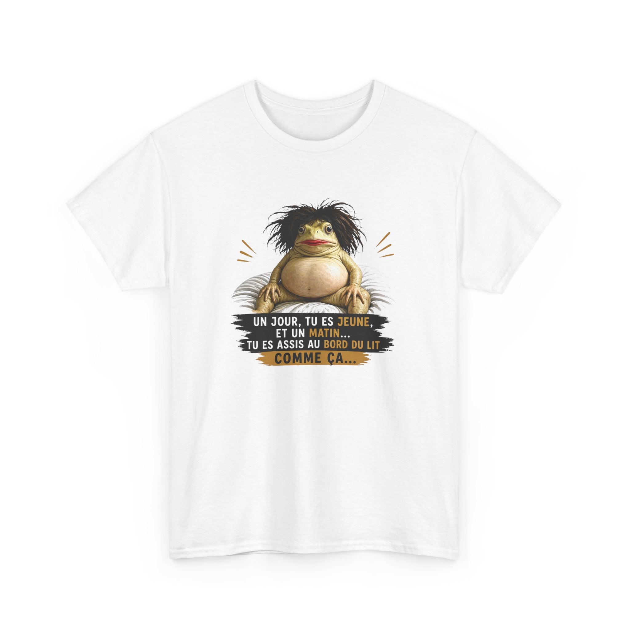 T-Shirt Femme Humour Un Jour Tu Es Jeune Et Un Matin Tu Es Assise Comme Ça – Tee Shirt Drôle Fatigue Réveil Matin Femme Cadeau Amie