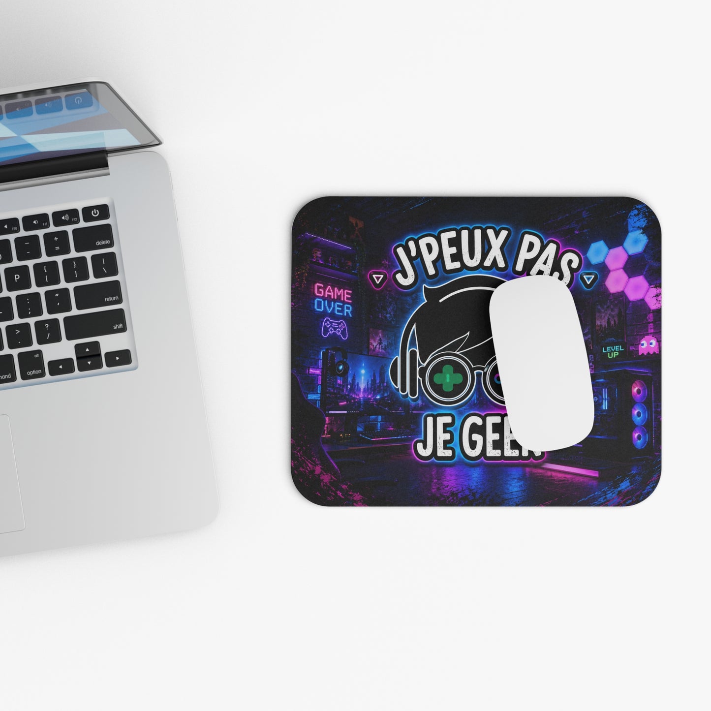Tapis de Souris 22x18 J’Peux Pas Je Geek – Accessoire Gamer Humour – Cadeau Geek Gaming PC Console Homme Femme – Design Néon RGB