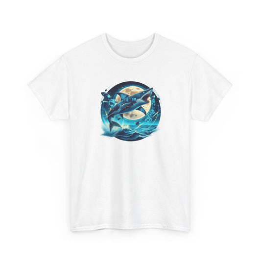 Tee Shirt Requin Lune Homme Femme – T-Shirt Requin Océan Fantastique – Design Marin Bleu Nuit