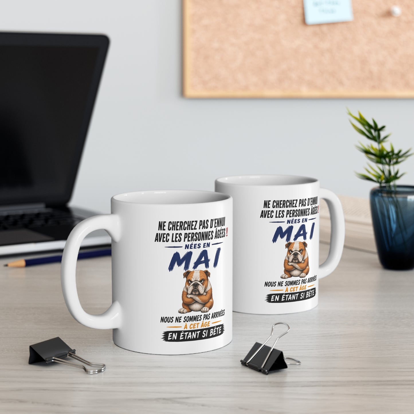 Tasse Retraite Mai Humour – Mug Personne Âgée Bouledogue Drôle – Cadeau Retraité 325ml