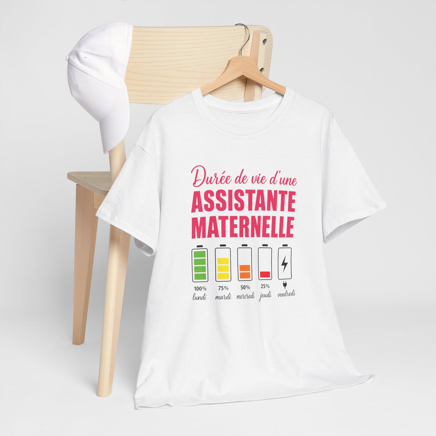 T-Shirt Assistante Maternelle Humour – Durée de Vie d’une Assistante Maternelle – Tee Shirt Femme Drôle