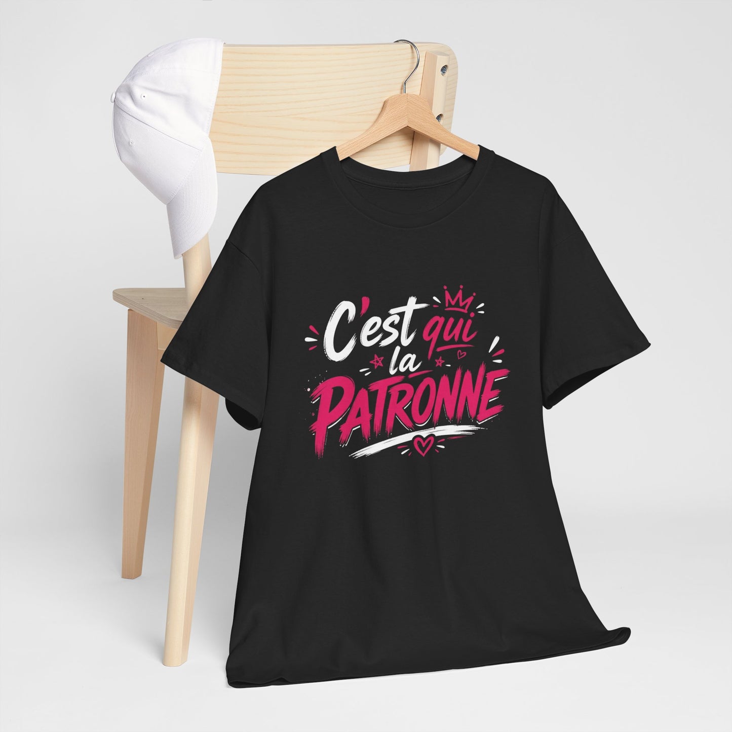 T-Shirt Femme Humour Patronne – C’est Qui La Patronne – Tee Shirt Girl Boss Rose – Cadeau Femme Drôle