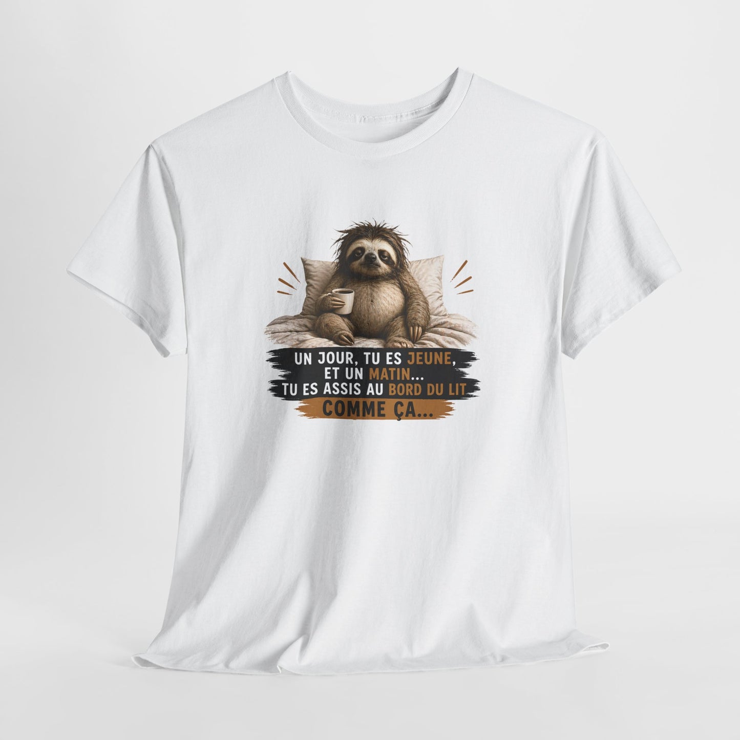 T-Shirt Humour Vieillesse Un Jour Tu Es Jeune Et Un Matin Tu Es Assis Comme Ça – Tee Shirt Paresseux Fatigue Réveil Matin Cadeau Homme Femme