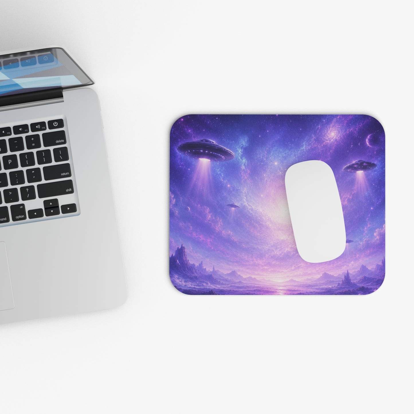 Tapis de Souris 22x18cm Galaxie Espace OVNI – Univers Cosmique Violet – Décoration Bureau Gaming – Science-Fiction Homme Femme