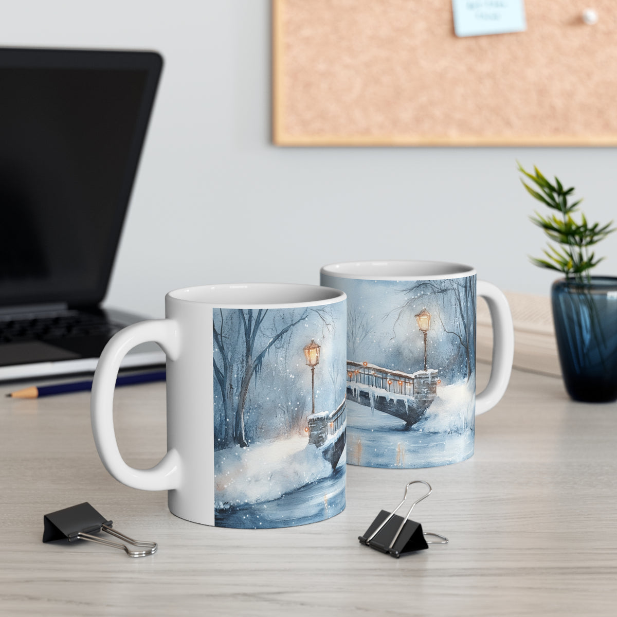 Mug Pont Enneigé avec Bonhomme de Neige – Tasse Hiver Paysage de Noël Style Aquarelle – Cadeau Original Homme Femme