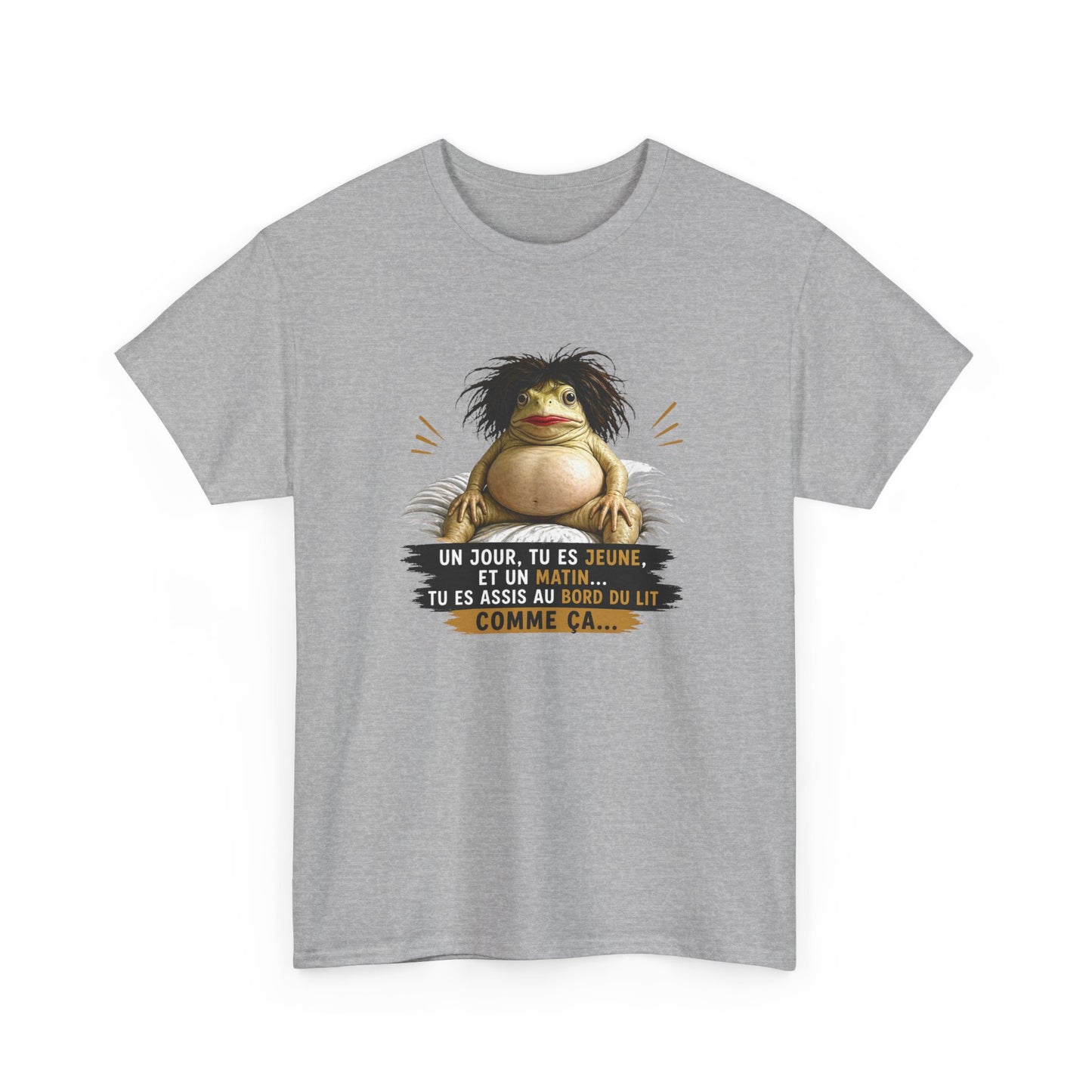 T-Shirt Femme Humour Un Jour Tu Es Jeune Et Un Matin Tu Es Assise Comme Ça – Tee Shirt Drôle Fatigue Réveil Matin Femme Cadeau Amie