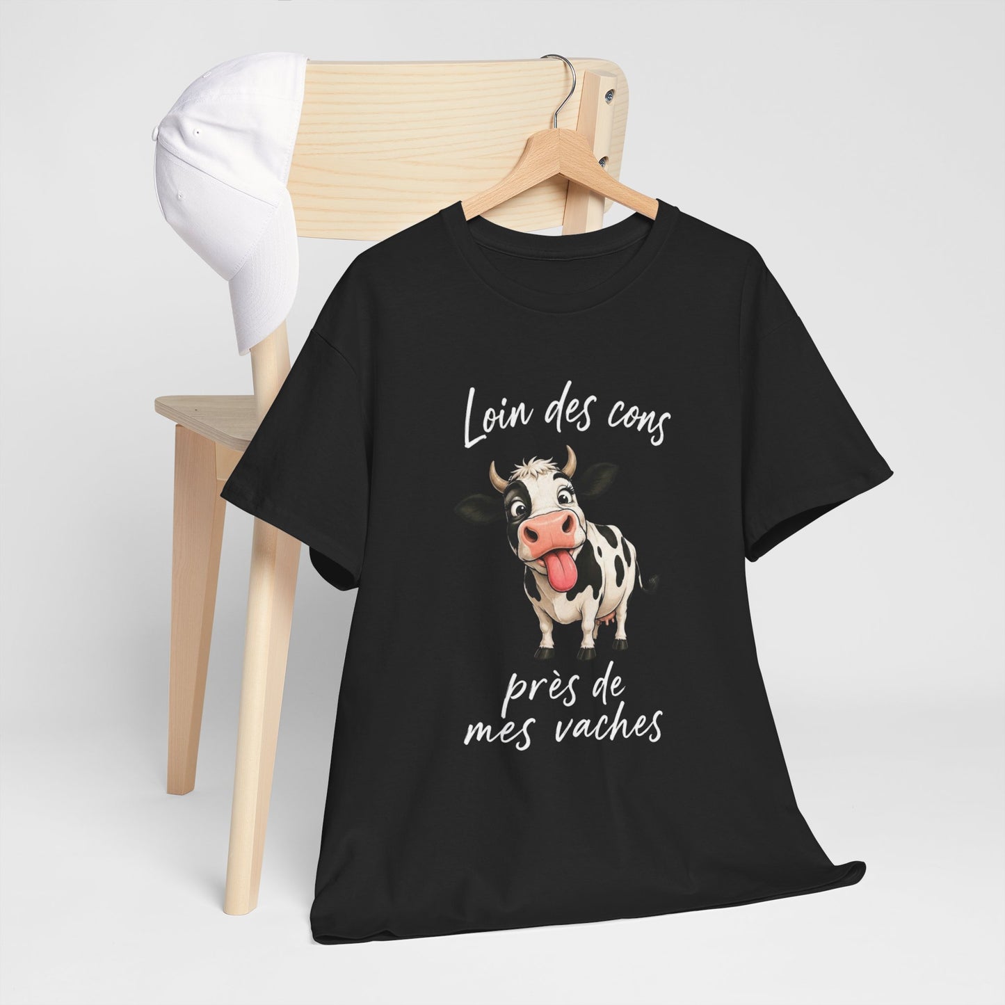 T-Shirt Loin Des Cons Près De Mes Vaches – Tee Shirt Humour Vache Campagne – Cadeau Agriculteur Homme Femme
