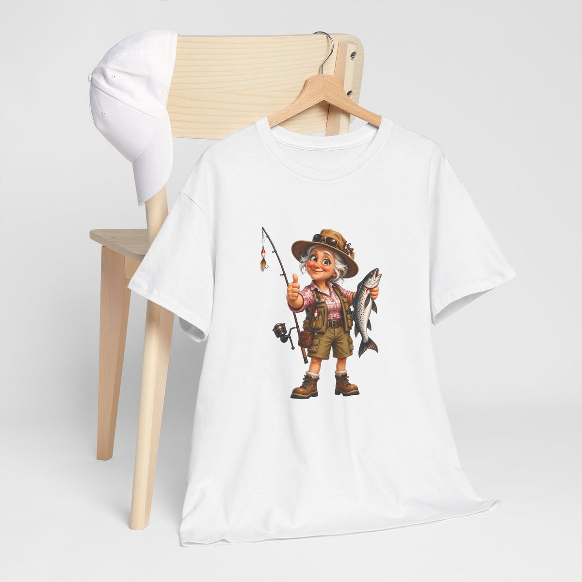 Tee Shirt Pêche Femme – Pêcheuse avec Poisson – T-Shirt Passion Pêche Cadeau Femme