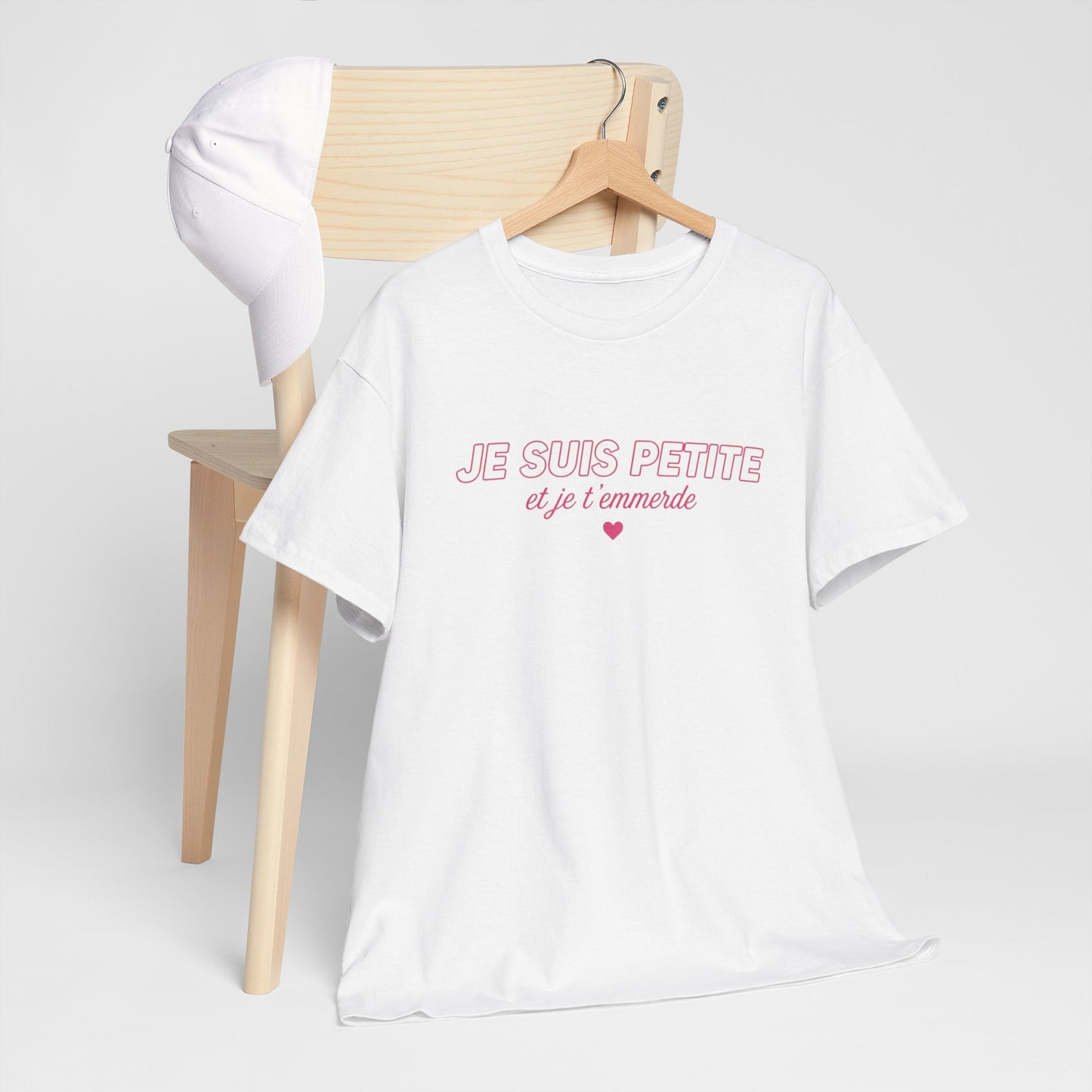 T-Shirt Femme Humour Petite Mais Caractère – Tee Shirt Drôle Girl Power – Cadeau Femme Original