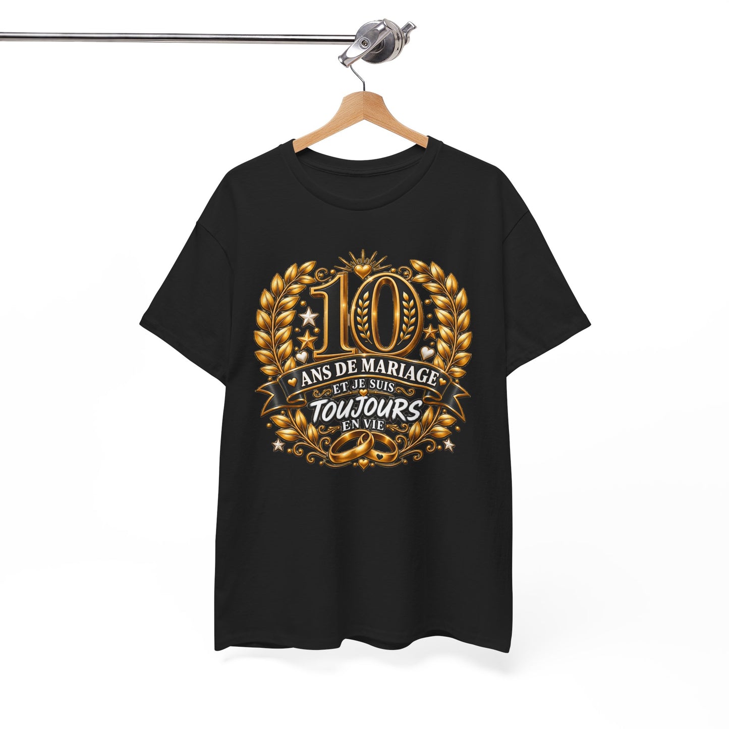Tee Shirt 10 Ans de Mariage Homme Femme – Toujours en Vie – T-Shirt Humour Anniversaire de Mariage Couple Cadeau Original