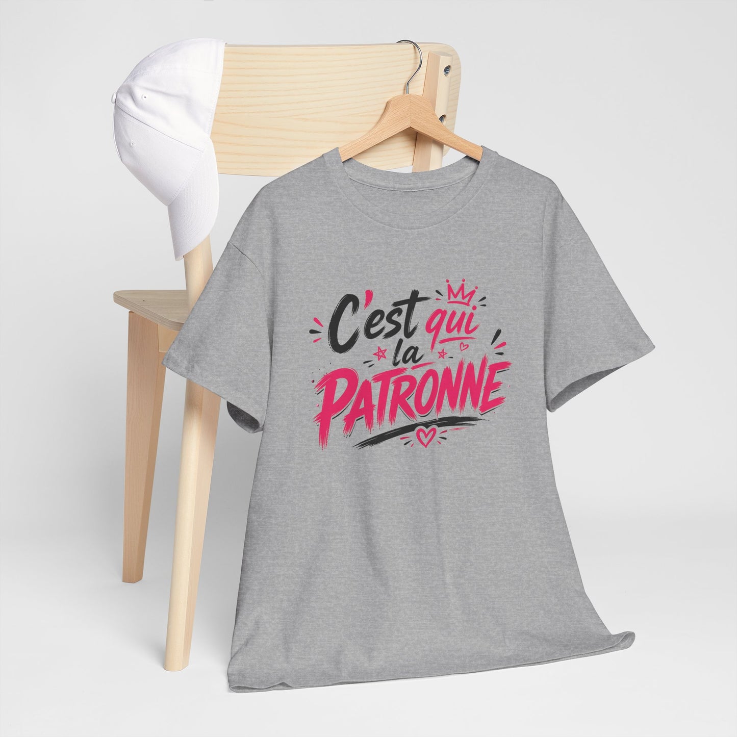 T-Shirt Femme Humour Patronne – C’est Qui La Patronne – Tee Shirt Girl Boss Rose – Cadeau Femme Drôle