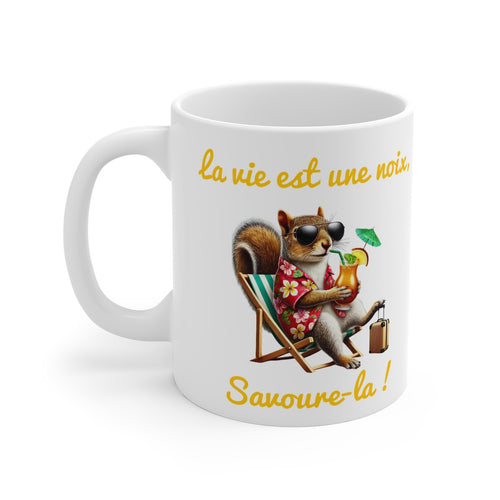 Mug "La vie est une noix, savoure-la !" avec Écureuil Relax – Tasse Céramique 325ml – Cadeau Humour et Détente
