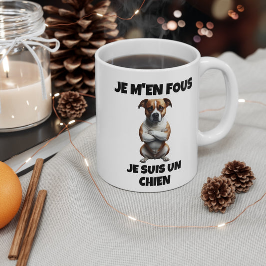 Mug "Je m'en fous, je suis un chien" avec Chien Croisant les Bras – Tasse Céramique 325ml – Cadeau Humour et Attitude Canine