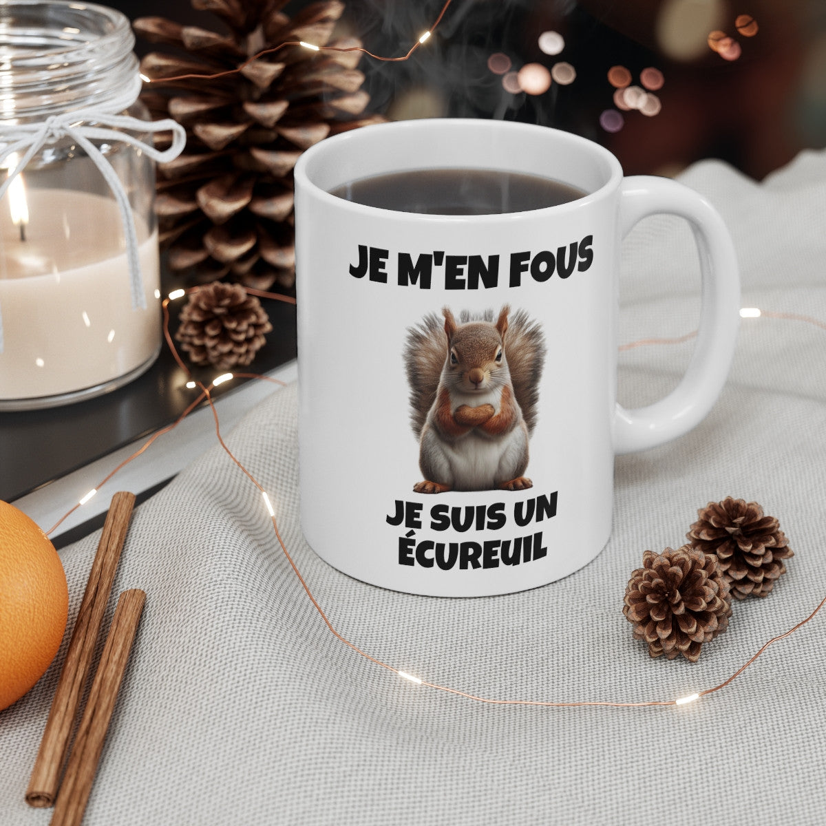 Mug "Je m'en fous, je suis un écureuil" avec Écureuil Croisant les Bras – Tasse Céramique 325ml – Cadeau Humour et Attitude