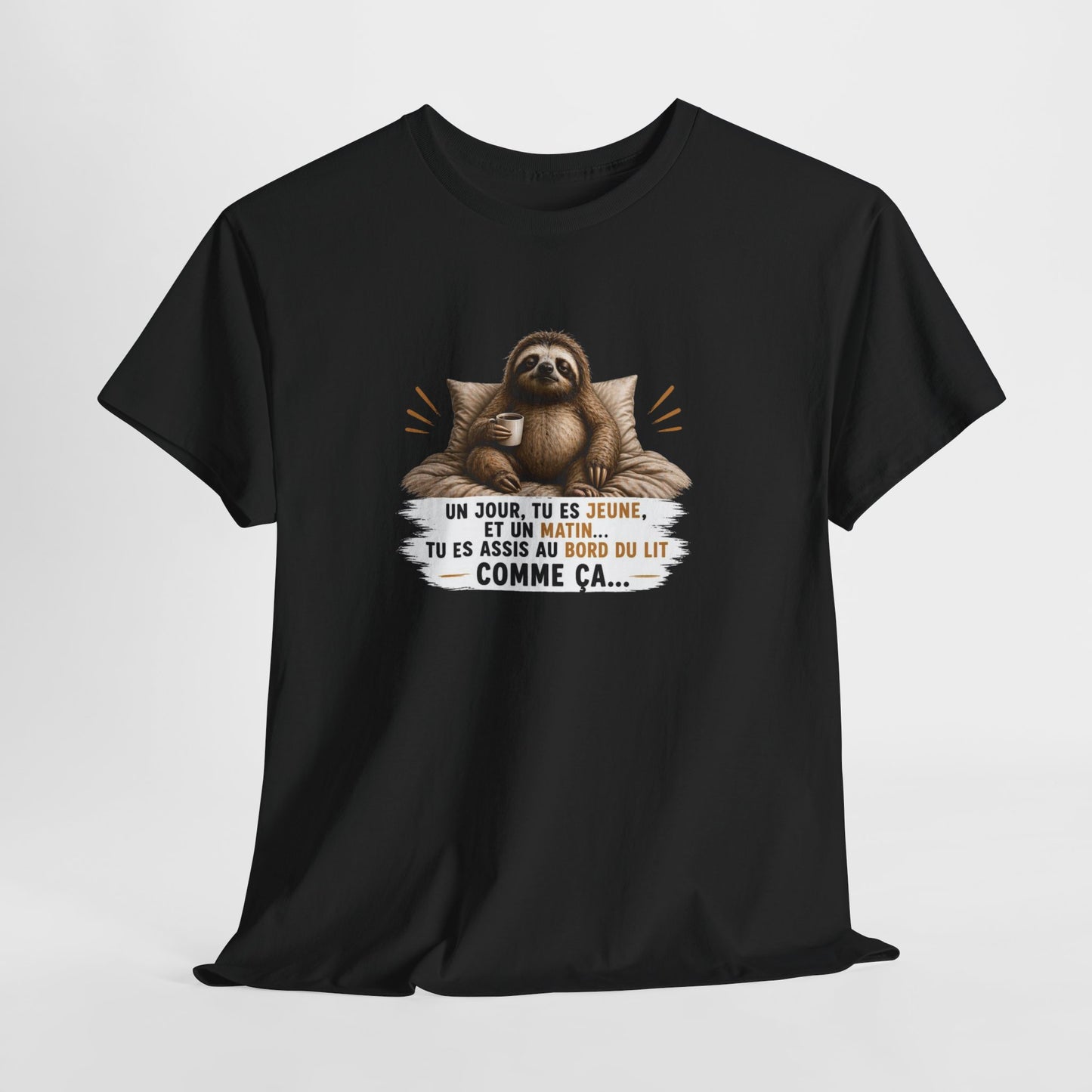 T-Shirt Humour Vieillesse Un Jour Tu Es Jeune Et Un Matin Tu Es Assis Comme Ça – Tee Shirt Paresseux Fatigue Réveil Matin Cadeau Homme Femme