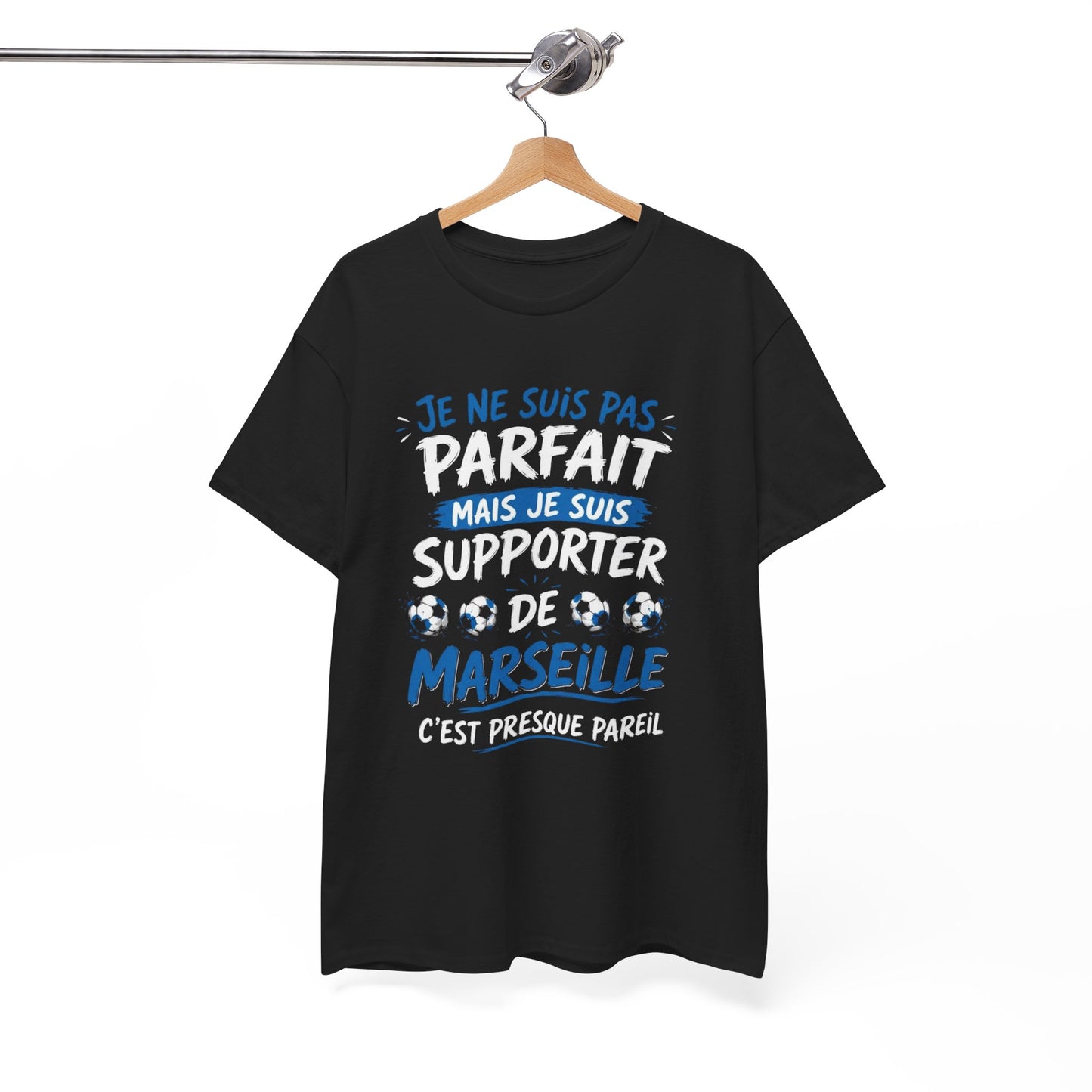 T-Shirt Je Ne Suis Pas Parfait Mais Je Suis Supporter De Marseille – Tee Shirt Humour Football – Cadeau Homme Femme