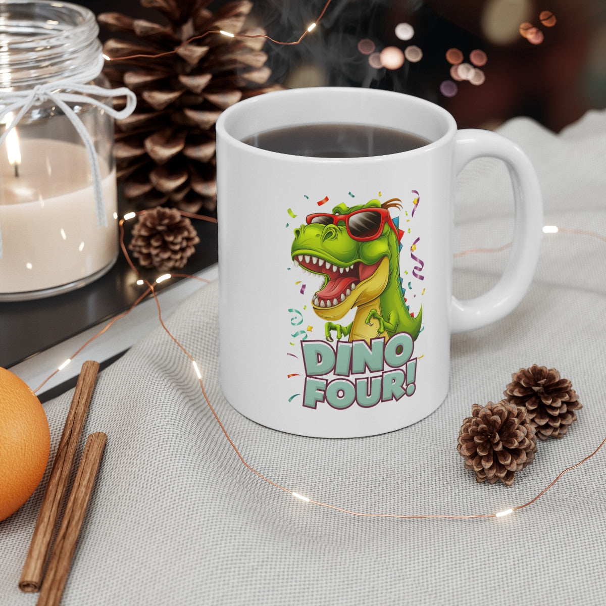 Mug Dino Four - Tasse en Céramique avec T-Rex Festif et Lunettes de Soleil,  Fans de Dinosaures et les Anniversaires