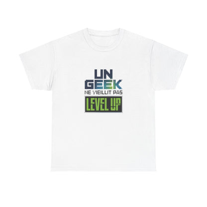 T-shirt "Un Geek Ne Vieillit Pas, Level Up" - Cadeau Gamer - Homme et Femme tee shirt