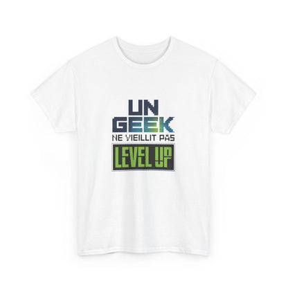 T-shirt "Un Geek Ne Vieillit Pas, Level Up" - Cadeau Gamer - Homme et Femme tee shirt