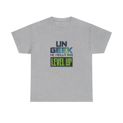 T-shirt "Un Geek Ne Vieillit Pas, Level Up" - Cadeau Gamer - Homme et Femme tee shirt