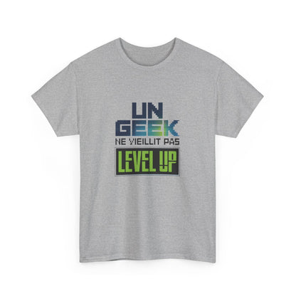 T-shirt "Un Geek Ne Vieillit Pas, Level Up" - Cadeau Gamer - Homme et Femme tee shirt