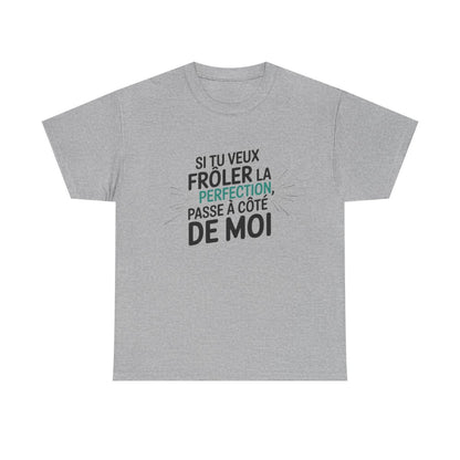 T shirt– "Si tu veux frôler la perfection, passe à côté de moi" – Blanc ou Gris – Tailles S à 3XL tee shirt humour