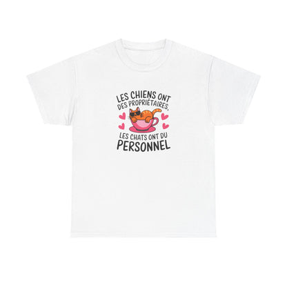 T-shirt “Les chats ont du personnel” – Pour les vrais rois de la maison tee shirt amusant humour drôle