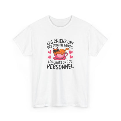 T-shirt “Les chats ont du personnel” – Pour les vrais rois de la maison tee shirt amusant humour drôle