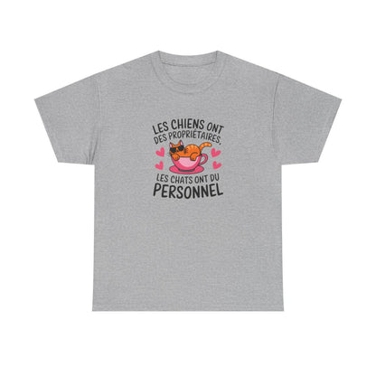 T-shirt “Les chats ont du personnel” – Pour les vrais rois de la maison tee shirt amusant humour drôle