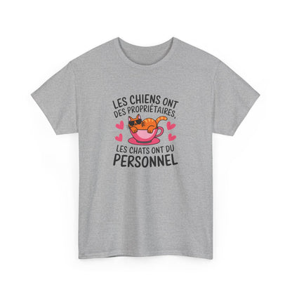 T-shirt “Les chats ont du personnel” – Pour les vrais rois de la maison tee shirt amusant humour drôle