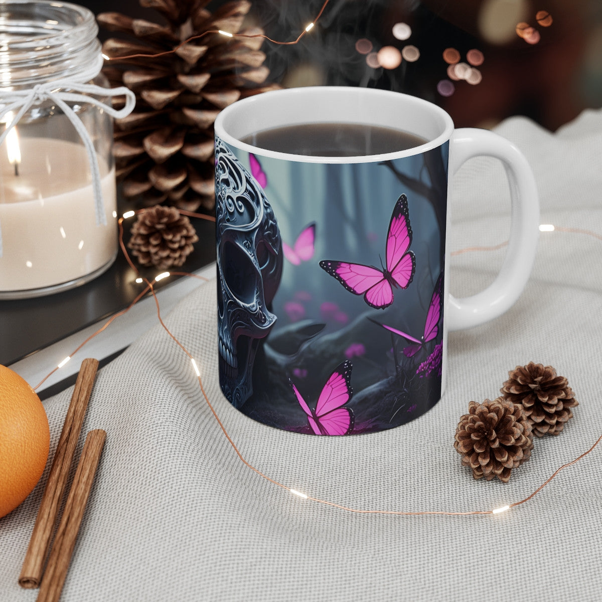 Tasse Crâne Gothique avec Papillons Roses  Mug Sombre Élégant  Design Baroque & Poétique  Idée Cadeau Décalée
