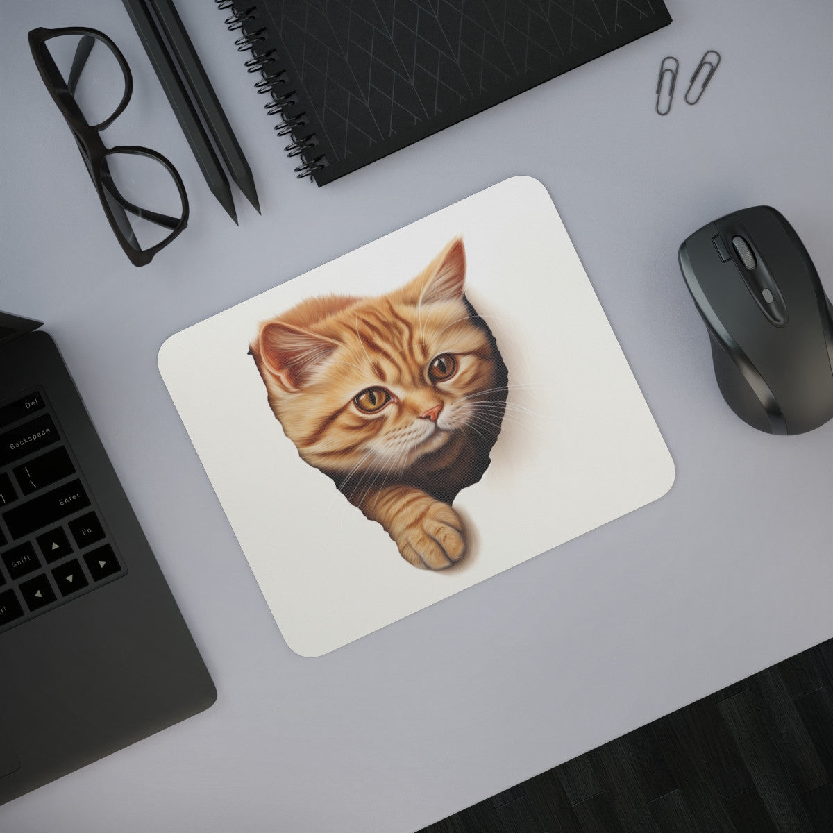 Tapis de Souris Chat Roux Réaliste  Effet Trompe-l’Œil  Illustration 3D Mignonne et Drôle –Accessoire Bureau Félin Original